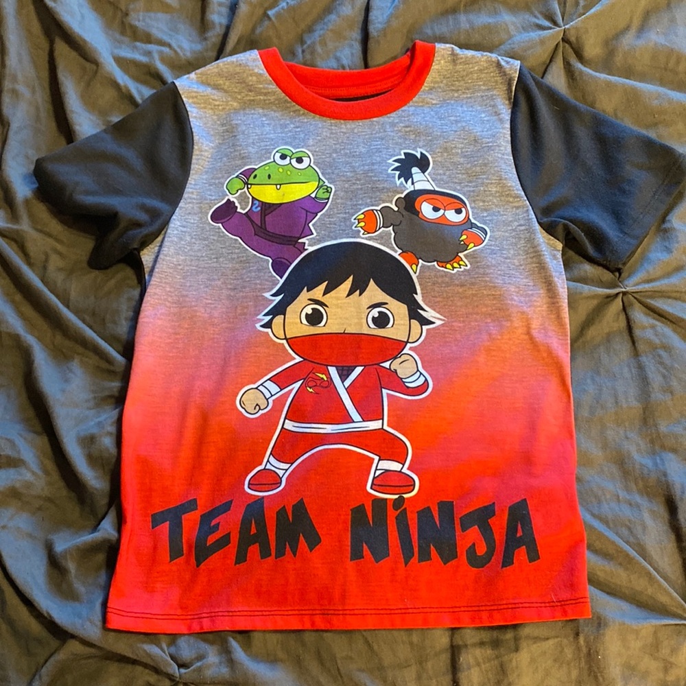 Light weight sleep shirt size m 8